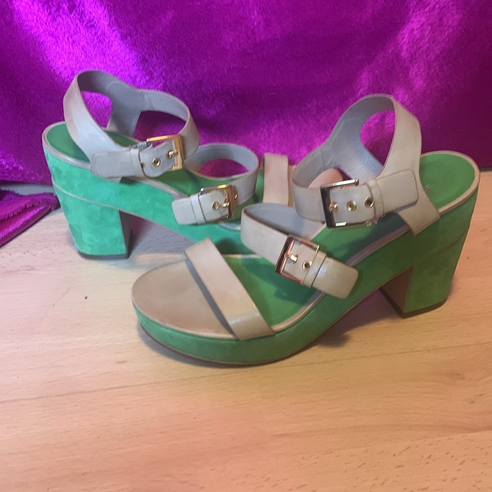 Kate Spade size 6 1/2 light brown leather and green suede sandal,2 broken straps - Picture 4 of 11